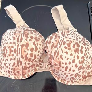 Spanx bra 38 C underwire front closure
